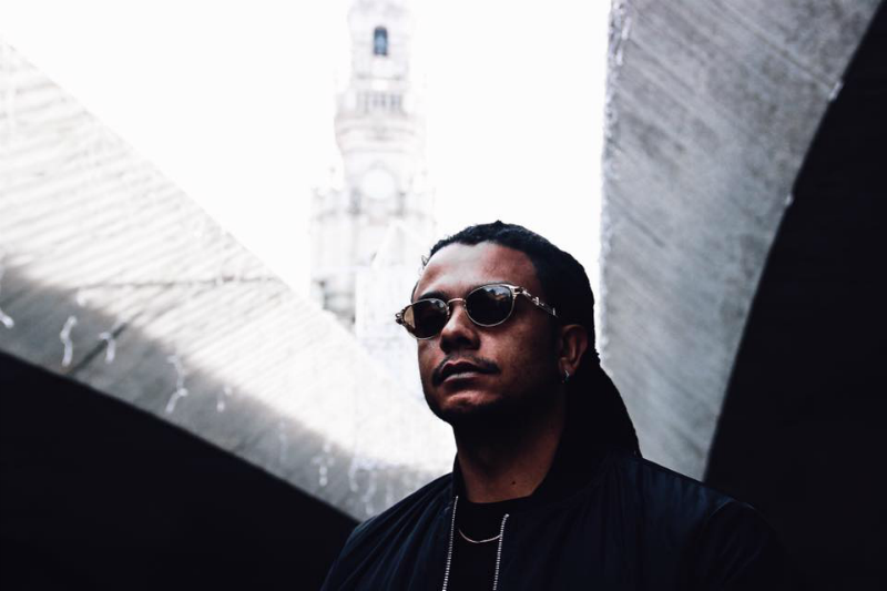 O Sol da Caparica começa a desenhar-se com Virgul, GNR, Sara Tavares, Carminho e Jimmy P. As ilustrações são de Pedro Lourenço.